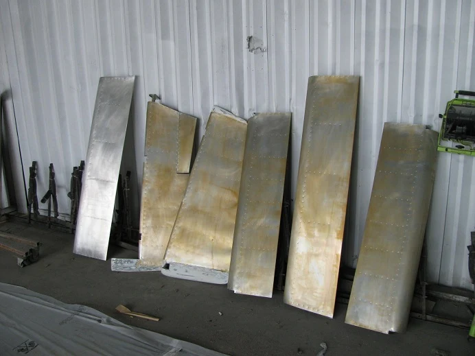Remove the old finish and clean · photo 1